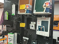 Lot 46 - accessoires voor gsm en tablets. 46 stuks - afbeelding 1 van  10