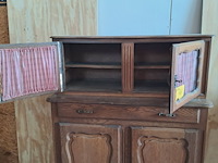 Lot 46 - antieken eiken buffetkast in 2 delen met glazen deurtjes en - afbeelding 3 van  4