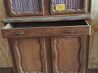 Lot 46 - antieken eiken buffetkast in 2 delen met glazen deurtjes en - afbeelding 4 van  4