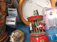 Lot 46 - decoratie. 3 bakken - afbeelding 2 van  11