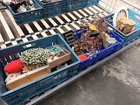 Lot 46 - decoratie. 3 bakken - afbeelding 1 van  11