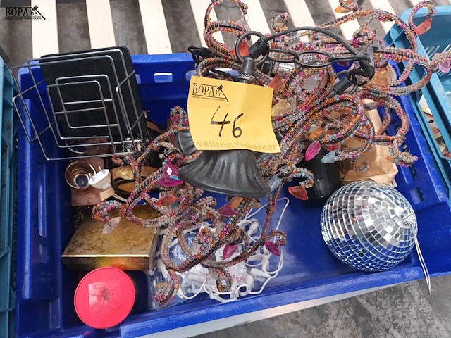 Lot 46 - decoratie. 3 bakken - afbeelding 7 van  11
