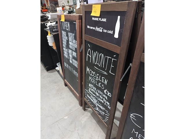 Lot 46 - dubbelzijdig stoepbord - afbeelding 2 van  3