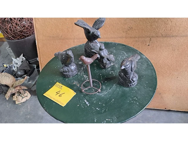 Lot 46 - gietijzeren vogelbeeldjes - 4 stuks - afbeelding 1 van  4