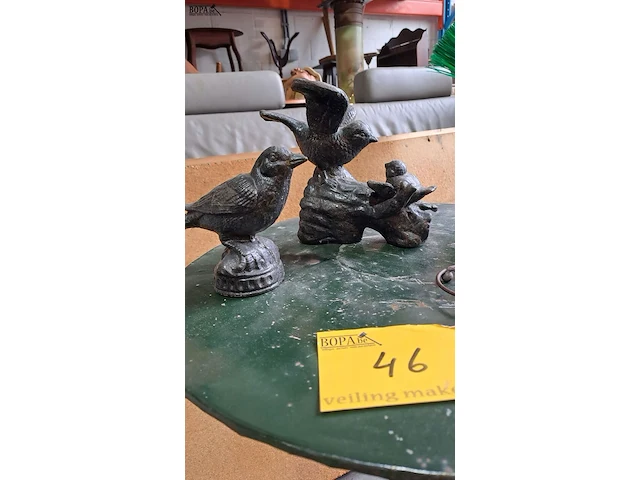 Lot 46 - gietijzeren vogelbeeldjes - 4 stuks - afbeelding 4 van  4