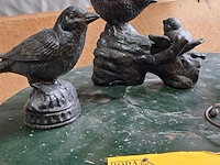 Lot 46 - gietijzeren vogelbeeldjes - 4 stuks - afbeelding 4 van  4