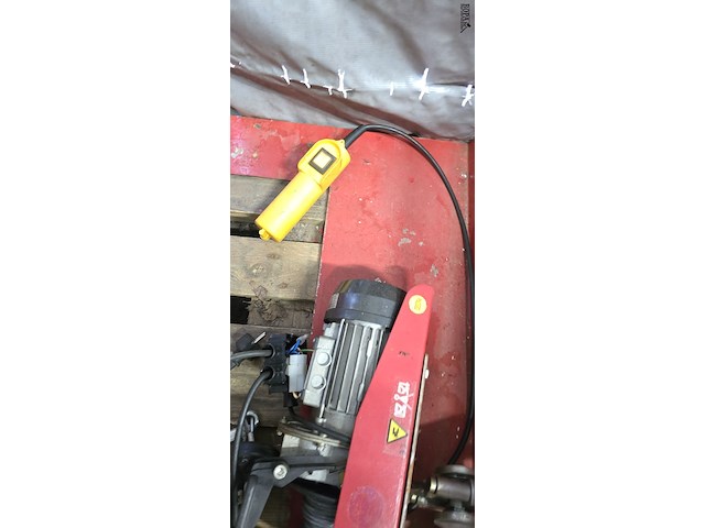 Lot 46 - hangkooi met elektrische takel - afbeelding 3 van  4