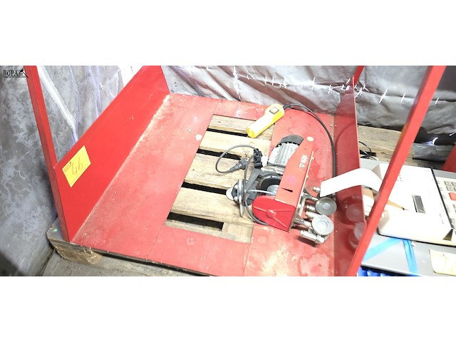 Lot 46 - hangkooi met elektrische takel - afbeelding 4 van  4