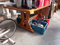 Lot 46 - houten eetkamertafel - afbeelding 1 van  3
