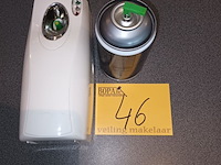 Lot 46 - insectenverdelgdispensers. 3 stuks - afbeelding 1 van  4