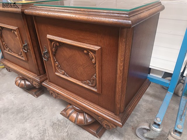 Lot 46 - koppel nachtkastjes - afbeelding 2 van  4