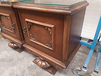 Lot 46 - koppel nachtkastjes - afbeelding 2 van  4