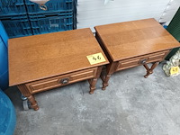 Lot 46 - koppel nachtkastjes - afbeelding 1 van  4