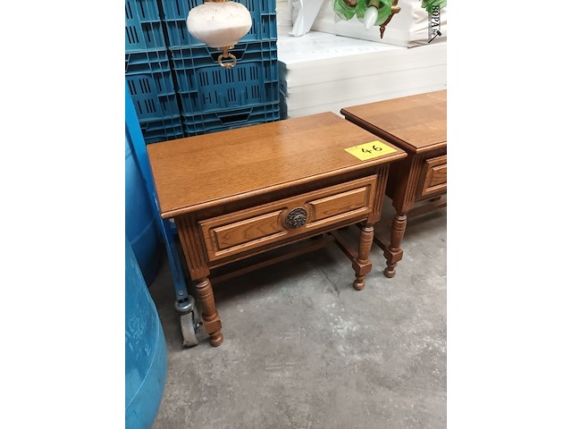 Lot 46 - koppel nachtkastjes - afbeelding 2 van  4