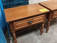 Lot 46 - koppel nachtkastjes - afbeelding 2 van  4