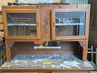 Lot 46 - landelijke brocante buffetkast '30 glas in looddeuren en ma - afbeelding 2 van  7