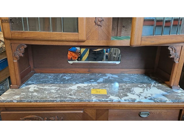 Lot 46 - landelijke brocante buffetkast '30 glas in looddeuren en ma - afbeelding 5 van  7