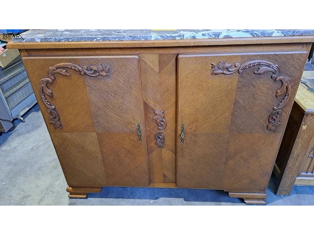 Lot 46 - landelijke brocante buffetkast '30 glas in looddeuren en ma - afbeelding 6 van  7