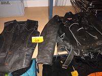Lot 46 - lederen gilet en motorvest - afbeelding 1 van  5