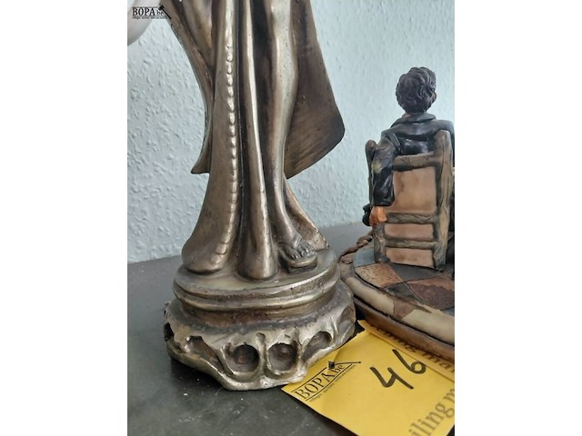 Lot 46 - lot art deco-stijl bronskleurig beeld geisha met vogel - afbeelding 4 van  4