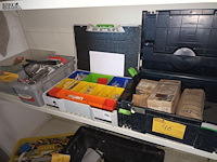 Lot 46 - lot divers bevestigingsmateriaal - afbeelding 1 van  4
