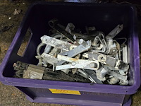 Lot 46 - lot scharnieren hekwerk - afbeelding 1 van  2