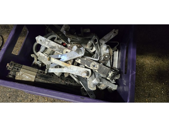 Lot 46 - lot scharnieren hekwerk - afbeelding 2 van  2