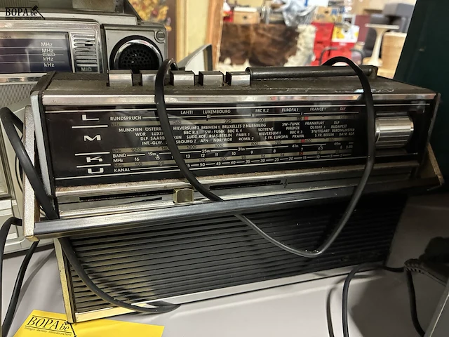 Lot 46 - lot vintage radiospelers - 3 stuks - afbeelding 4 van  7