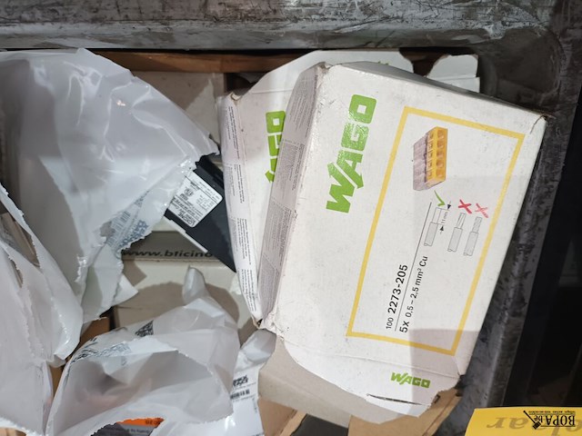 Lot 46 - materiaal voor elektrische installaties - afbeelding 6 van  7