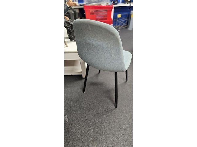 Lot 46 - moderne stoel zo goed als nieuw - afbeelding 2 van  2