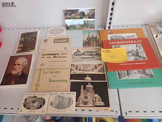Lot 46 - postkaarten en boeken - afbeelding 1 van  5