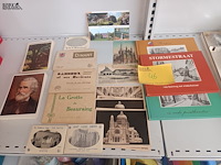 Lot 46 - postkaarten en boeken - afbeelding 1 van  5