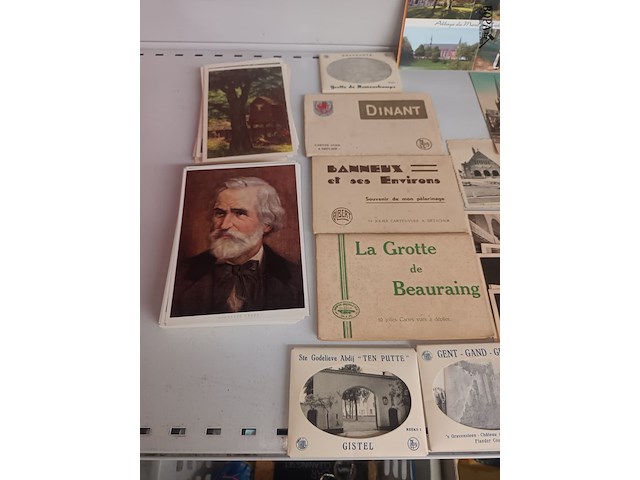 Lot 46 - postkaarten en boeken - afbeelding 2 van  5