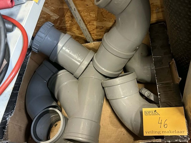 Lot 46 - pvc afvoerbuizen hulpstukken - afbeelding 2 van  2