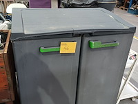 Lot 46 - pvc tuinkast kis - afbeelding 1 van  4