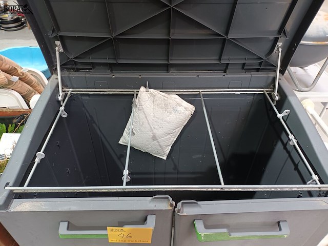Lot 46 - pvc tuinkast kis - afbeelding 2 van  4