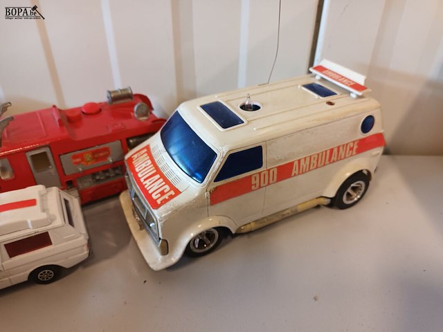 Lot 46 - rescue voertuigen op schaal. 12 stuks. - afbeelding 2 van  14