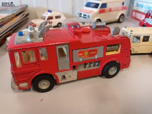 Lot 46 - rescue voertuigen op schaal. 12 stuks. - afbeelding 3 van  14