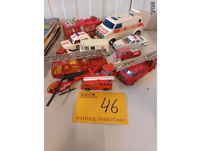 Lot 46 - rescue voertuigen op schaal. 12 stuks. - afbeelding 1 van  14