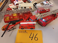 Lot 46 - rescue voertuigen op schaal. 12 stuks. - afbeelding 1 van  14