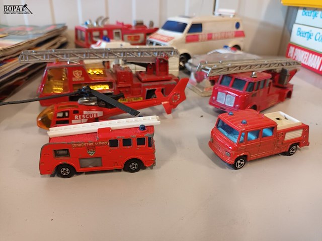 Lot 46 - rescue voertuigen op schaal. 12 stuks. - afbeelding 7 van  14