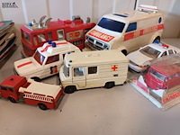 Lot 46 - rescue voertuigen op schaal. 12 stuks. - afbeelding 13 van  14