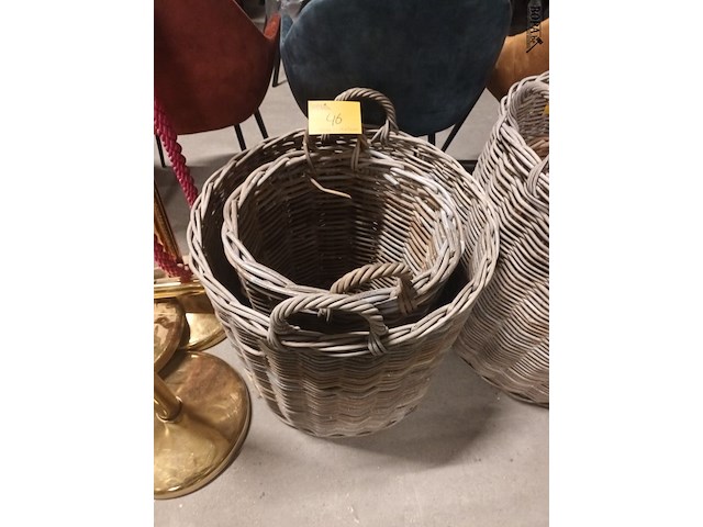 Lot 46 - rieten mand. 2 stuks - afbeelding 1 van  3