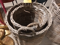 Lot 46 - rieten mand. 2 stuks - afbeelding 1 van  3