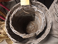 Lot 46 - rieten mand. 2 stuks - afbeelding 3 van  3