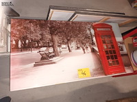 Lot 46 - salontafel met glazen blad - afbeelding 1 van  3