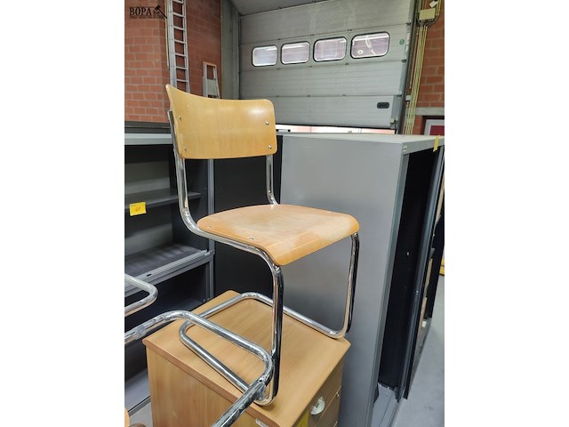 Lot 46 - stoelen - 9 stuks - afbeelding 1 van  2