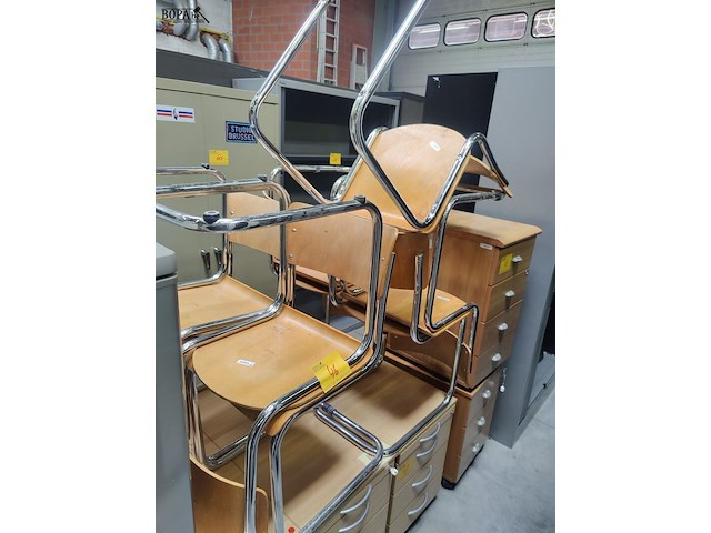 Lot 46 - stoelen - 9 stuks - afbeelding 2 van  2