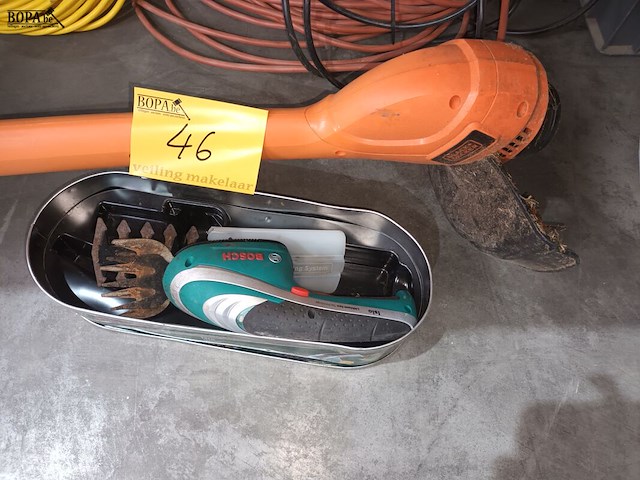Lot 46 - tuinschaar en kantenmaaier - afbeelding 1 van  5