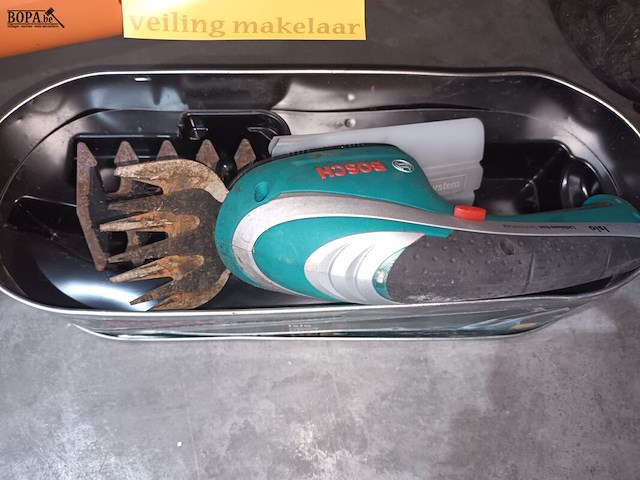 Lot 46 - tuinschaar en kantenmaaier - afbeelding 2 van  5